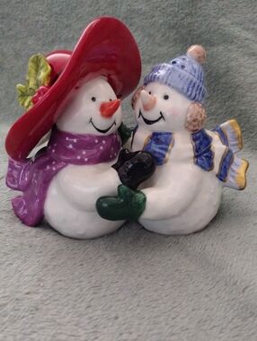 Festive Pair of Ceramic Salt & Pepper Shaker Set